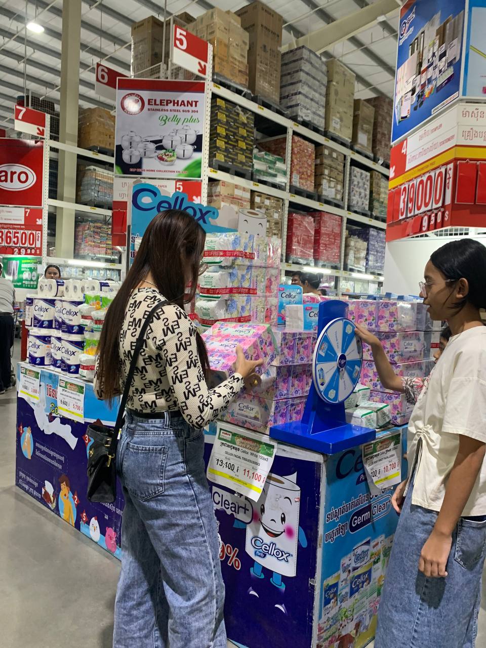 Year-end Cellox sales boosted by Da Houg Heng Enterprise at Makro Cambodia